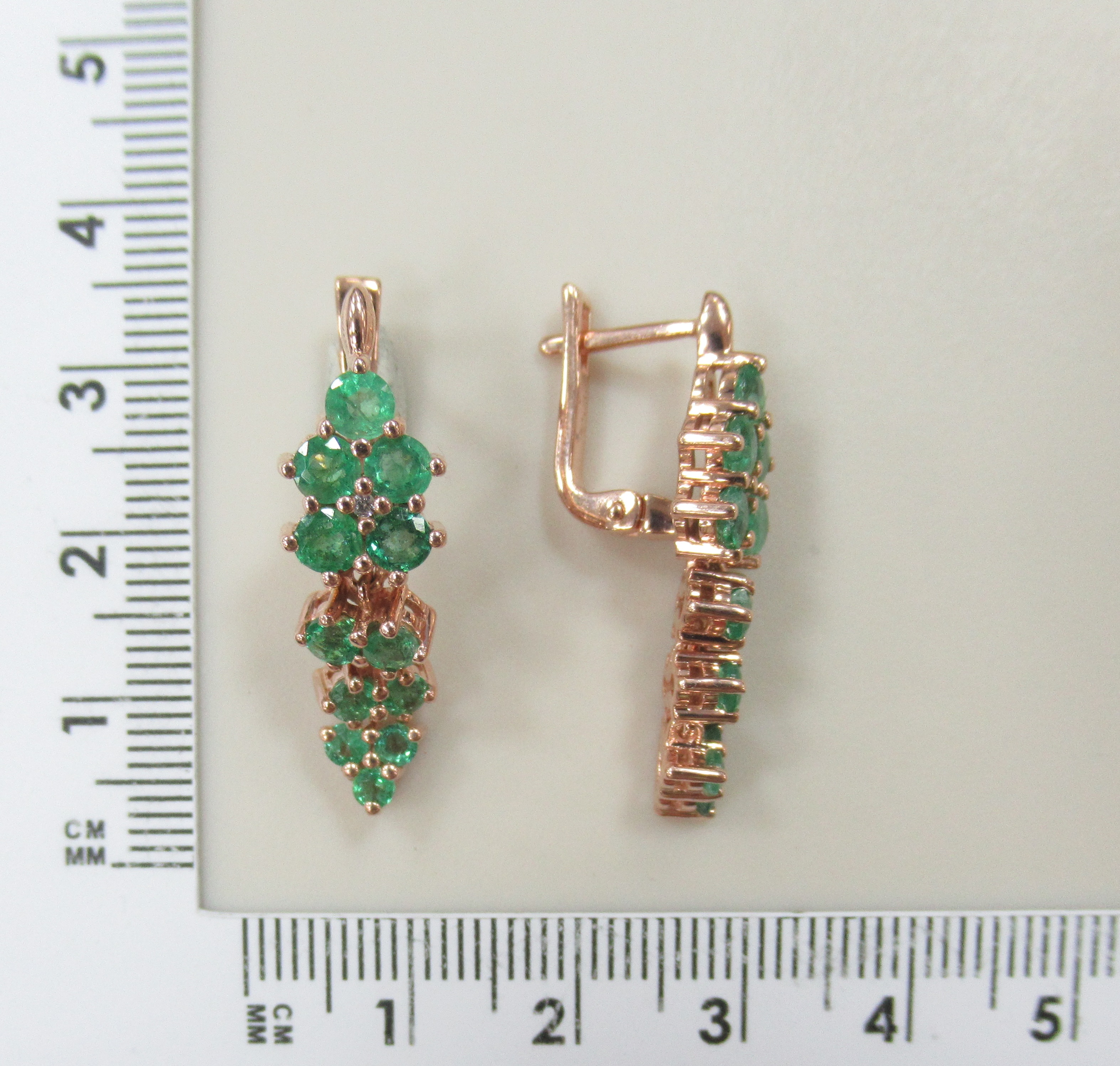 Серебряные серьги с изумрудами